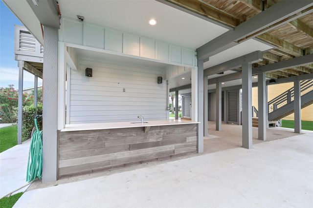 13957 Grambo Boulevard, Galveston, TX 77554
