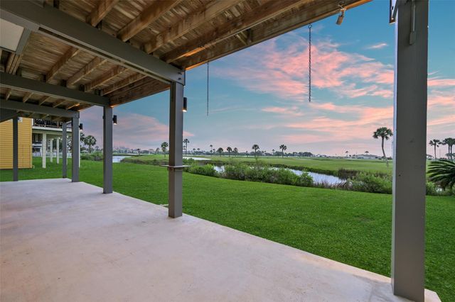 13957 Grambo Boulevard, Galveston, TX 77554
