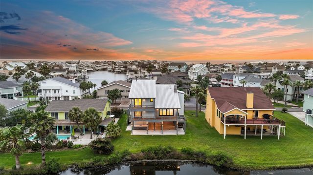 13957 Grambo Boulevard, Galveston, TX 77554