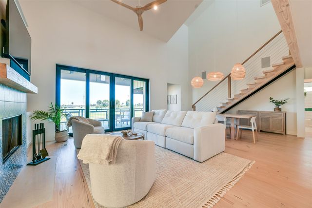 13957 Grambo Boulevard, Galveston, TX 77554