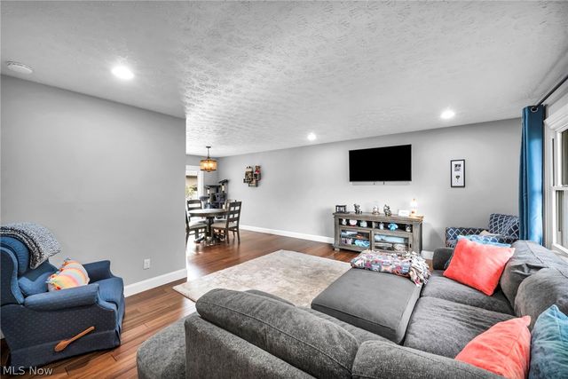 3246 Woodington Avenue SW, Canton, OH 44706