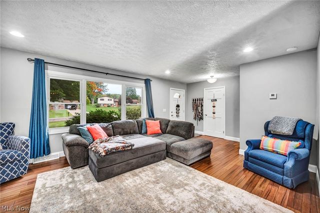 3246 Woodington Avenue SW, Canton, OH 44706