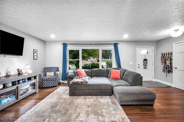 3246 Woodington Avenue SW, Canton, OH 44706