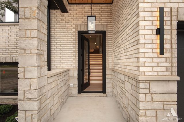 1039 North Avenue, Des Plaines, IL 60016