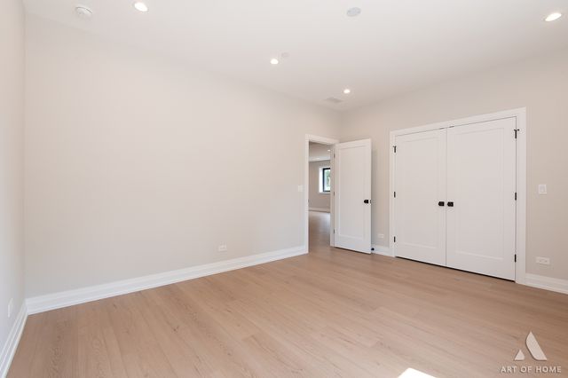 1039 North Avenue, Des Plaines, IL 60016