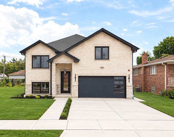 1039 North Avenue, Des Plaines, IL 60016