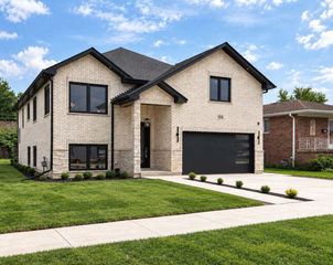 1039 North Avenue, Des Plaines, IL 60016