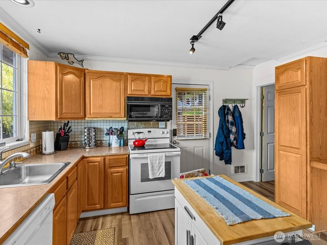 6819 Olive Avenue, Stanwood, WA 98292
