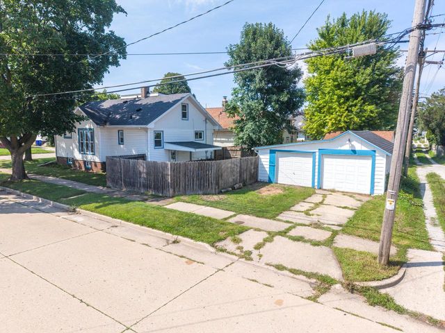 7215 32nd AVENUE, Kenosha, WI 53142