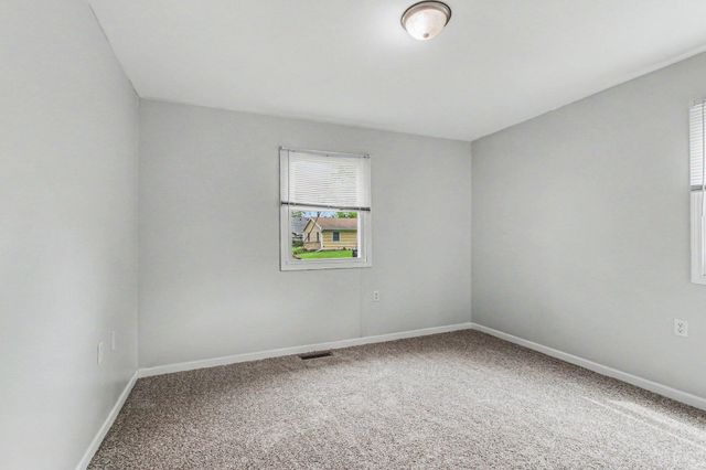 396 Clear Creek, Valparaiso, IN 46385