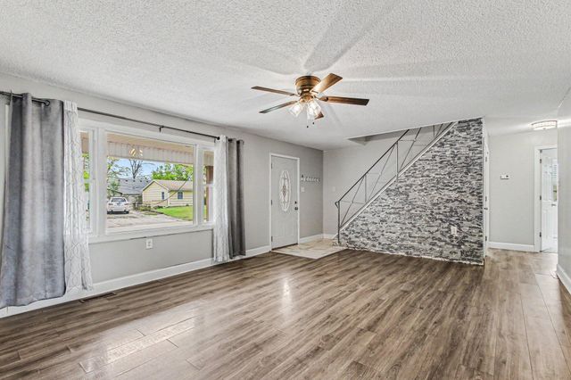 396 Clear Creek, Valparaiso, IN 46385