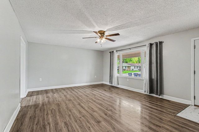 396 Clear Creek, Valparaiso, IN 46385