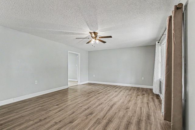 396 Clear Creek, Valparaiso, IN 46385