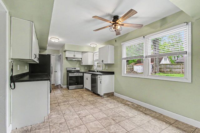 396 Clear Creek, Valparaiso, IN 46385