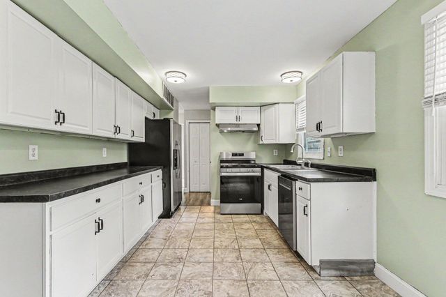 396 Clear Creek, Valparaiso, IN 46385