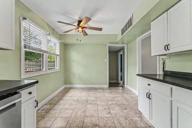 396 Clear Creek, Valparaiso, IN 46385