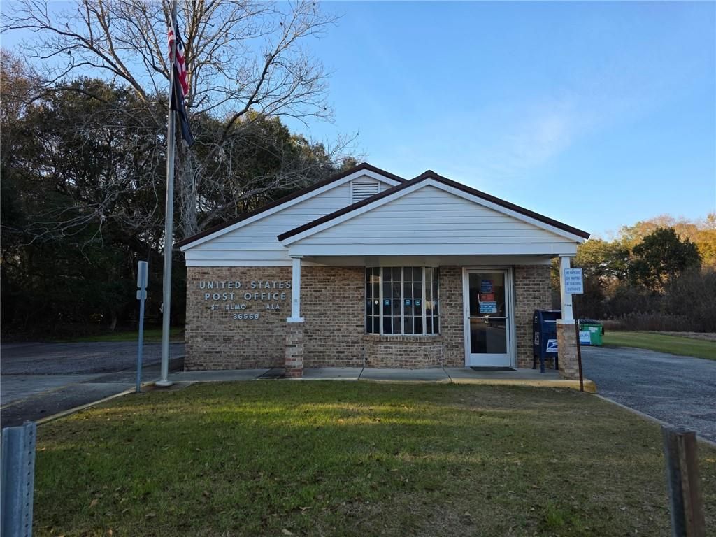 8900 Highway 90, St. Elmo, AL 36568 — exterior