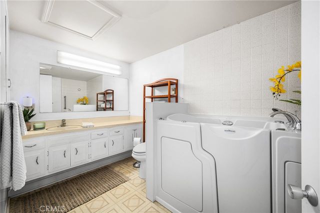 1502 Golden Rain Road 46J, Seal Beach, CA 90740