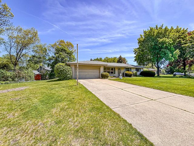 3150 S Ventura DRIVE, New Berlin, WI 53151