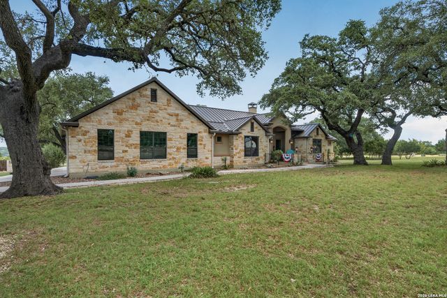 1467 Palomino Springs Dr, Bandera, TX 78003