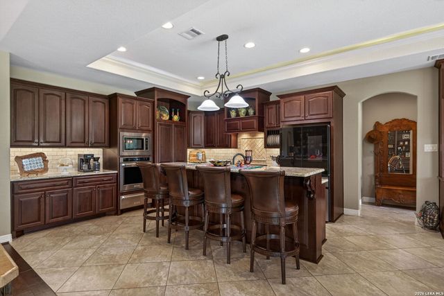 1467 Palomino Springs Dr, Bandera, TX 78003