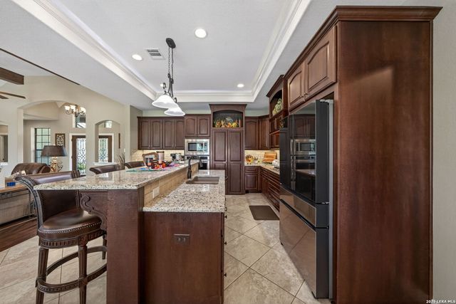 1467 Palomino Springs Dr, Bandera, TX 78003