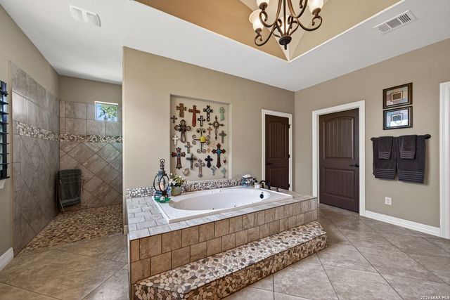 1467 Palomino Springs Dr, Bandera, TX 78003