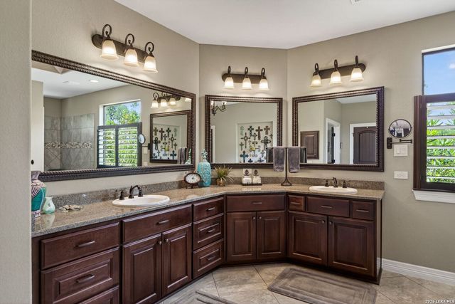 1467 Palomino Springs Dr, Bandera, TX 78003
