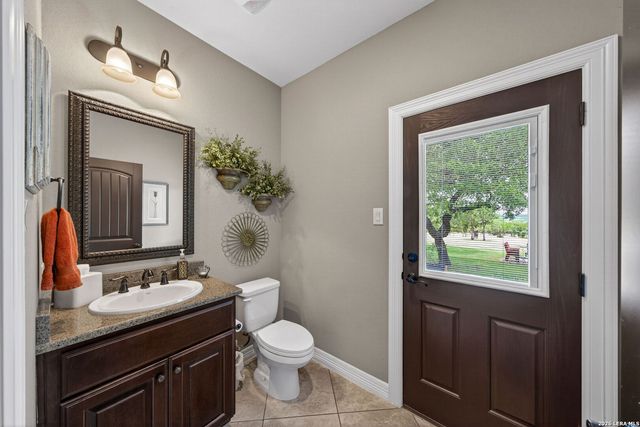 1467 Palomino Springs Dr, Bandera, TX 78003