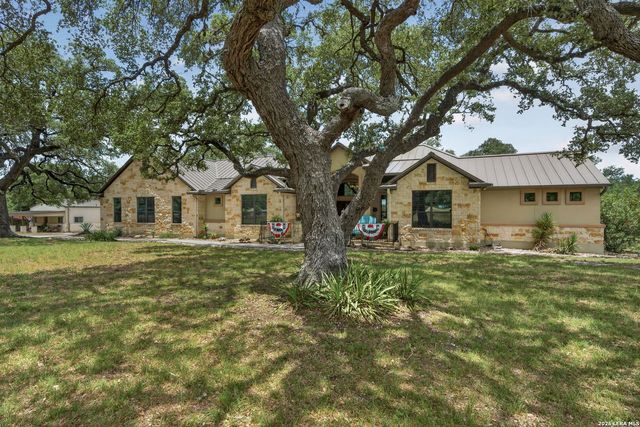 1467 Palomino Springs Dr, Bandera, TX 78003