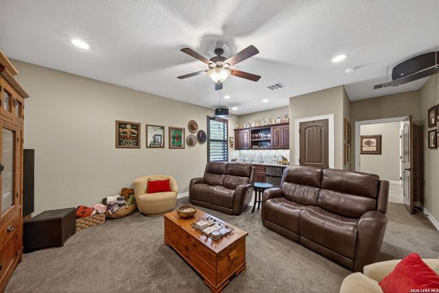 1467 Palomino Springs Dr, Bandera, TX 78003