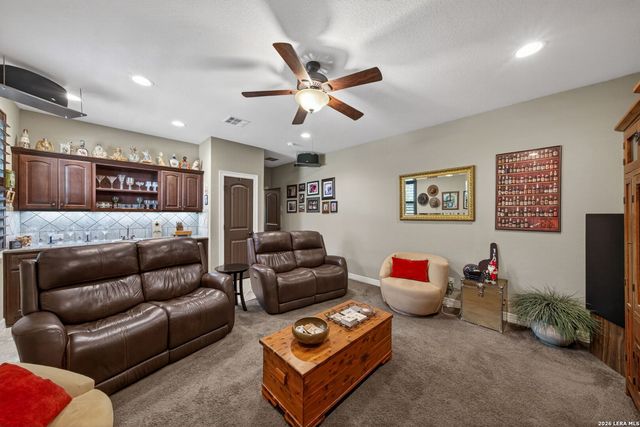1467 Palomino Springs Dr, Bandera, TX 78003