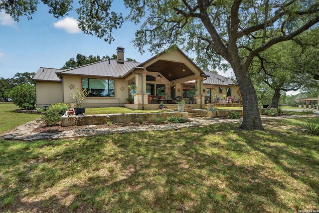 1467 Palomino Springs Dr, Bandera, TX 78003