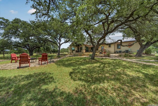 1467 Palomino Springs Dr, Bandera, TX 78003