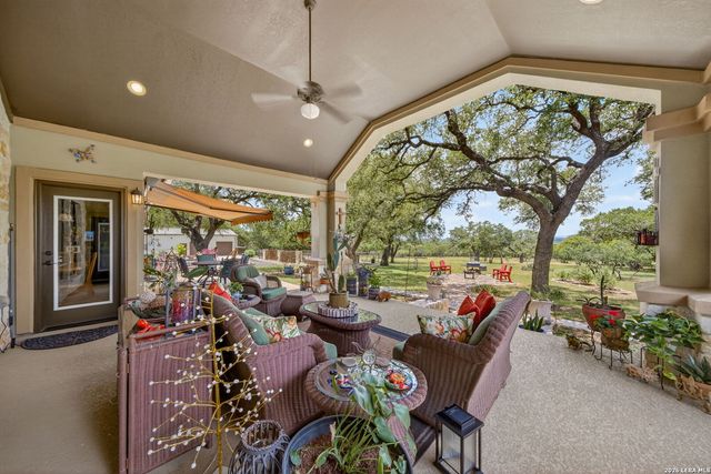 1467 Palomino Springs Dr, Bandera, TX 78003