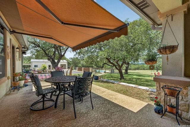 1467 Palomino Springs Dr, Bandera, TX 78003