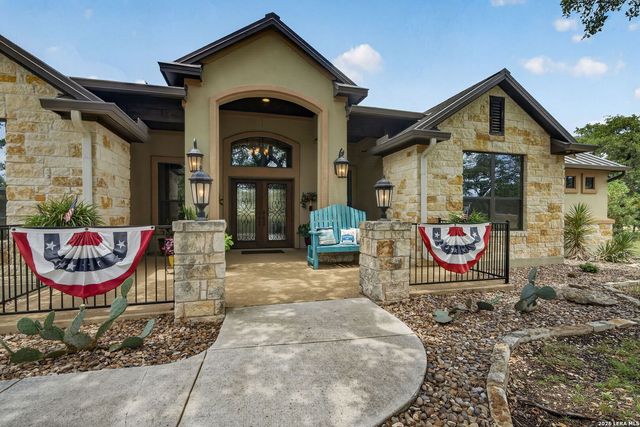 1467 Palomino Springs Dr, Bandera, TX 78003