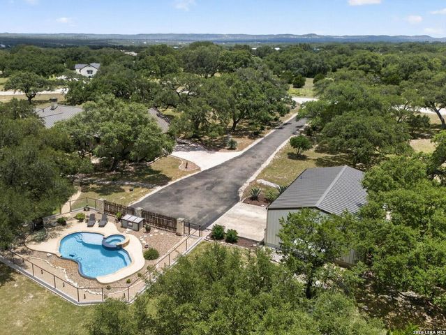1467 Palomino Springs Dr, Bandera, TX 78003