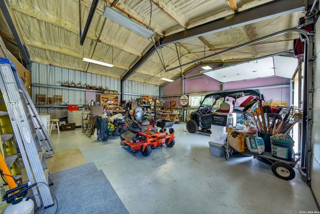 1467 Palomino Springs Dr, Bandera, TX 78003