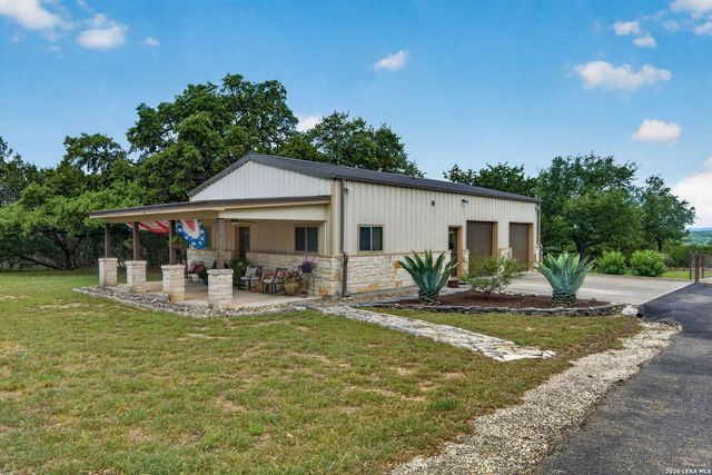 1467 Palomino Springs Dr, Bandera, TX 78003