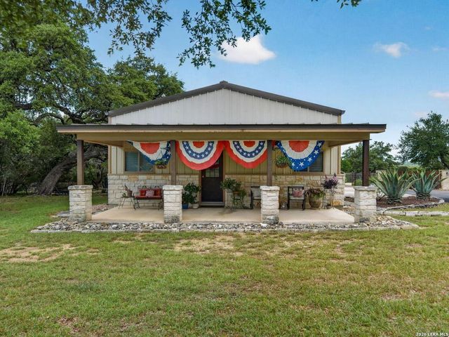1467 Palomino Springs Dr, Bandera, TX 78003