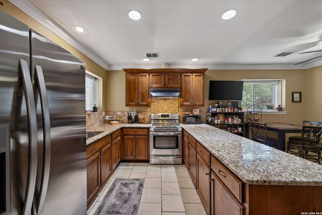 1467 Palomino Springs Dr, Bandera, TX 78003