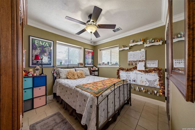 1467 Palomino Springs Dr, Bandera, TX 78003