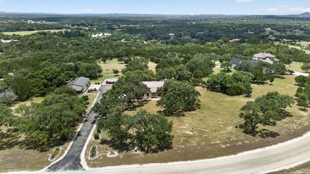 1467 Palomino Springs Dr, Bandera, TX 78003