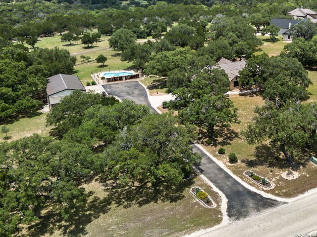 1467 Palomino Springs Dr, Bandera, TX 78003