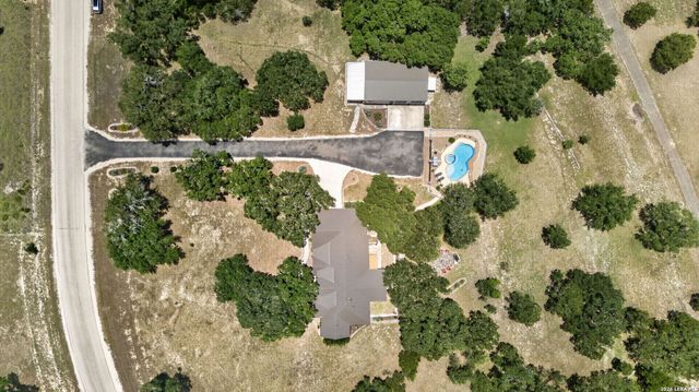 1467 Palomino Springs Dr, Bandera, TX 78003