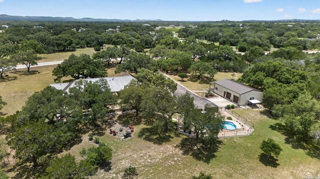 1467 Palomino Springs Dr, Bandera, TX 78003