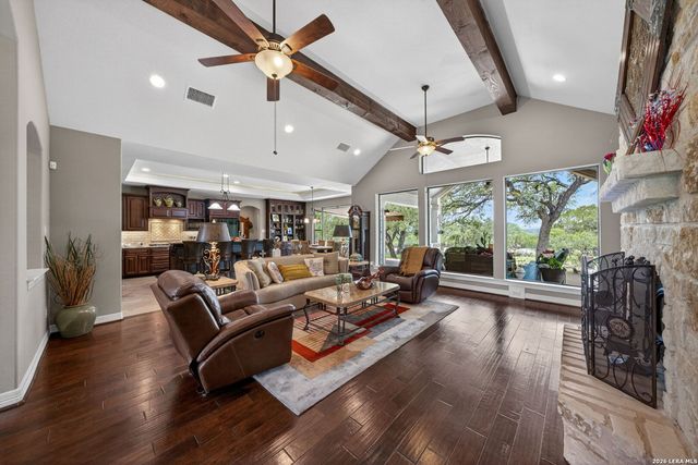 1467 Palomino Springs Dr, Bandera, TX 78003