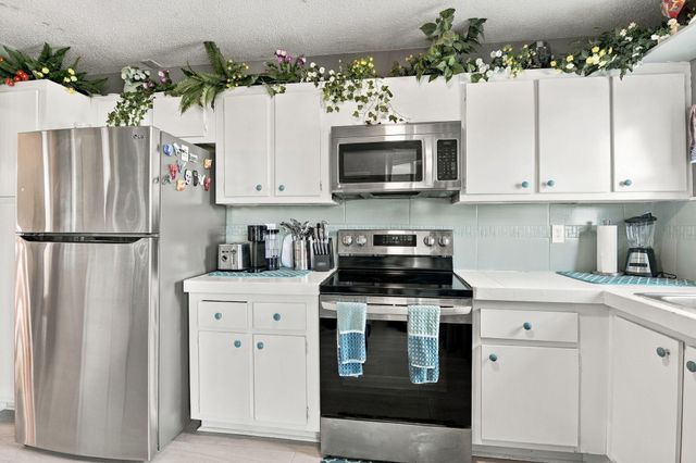 3465 Via Poinciana 405, Lake Worth, FL 33467