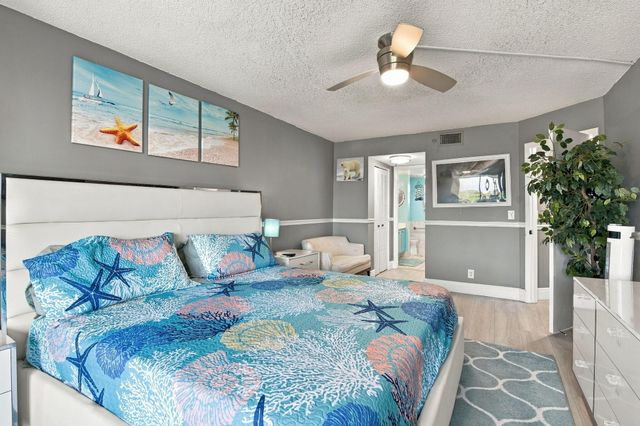 3465 Via Poinciana 405, Lake Worth, FL 33467